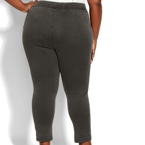 Avenue Elastic Waistband Black Star Embellished Stretch Crop Jean (JN03.5) - Picture 6 of 12